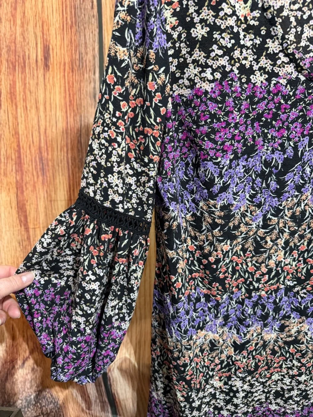 MSK V-neck Dress Size M lightweight - Picture 3 of 4